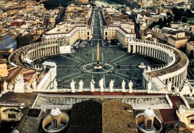 El Papa Francisco invita a redescubrir la Eucaristía como fuente de asombro y gratitud